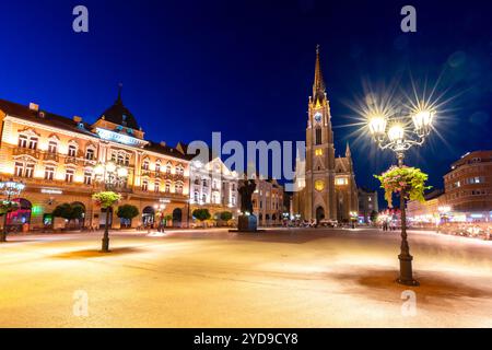 Novi Sad, Serbien - 29. Juni 2024: Der Freiheitsplatz ist der Hauptplatz in Novi Sad, Region Vojvodina in Serbien bei Sonnenaufgang Stockfoto