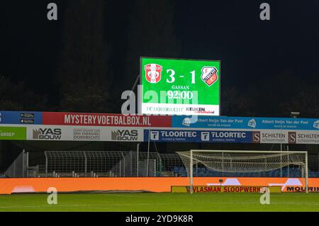 Dordrecht - Endpunktzahl der zwölften Runde der Keuken Kampioen Divisie Saison 2024/2025. Das Spiel findet am 25. Oktober 2024 im M-Scores Stadion in Dordrecht, Niederlande, statt. (VK Sportphoto/Nick Koole) Stockfoto