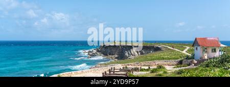 Punta Sur - südlichster Punkt der Isla Mujeres, Mexiko. Strand mit Felsen am karibischen Meer Stockfoto