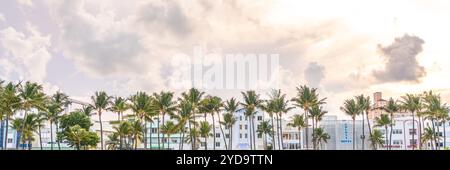 MIAMI BEACH, FLORIDA, USA - 10. September 2019: Hotels und Restaurants am Ocean Drive in Miami Beach, berühmtes Reiseziel für Miami Beach Stockfoto