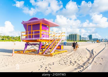 South Beach in Miami mit Rettungsschwimmerhütte im Art déco-Stil Stockfoto