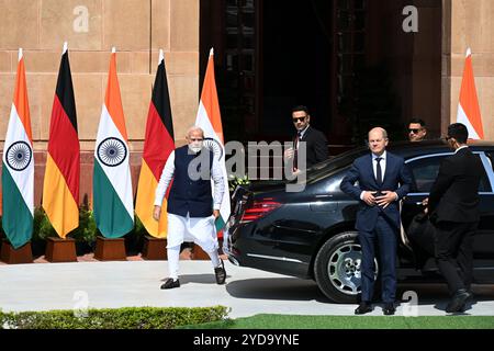 Neu-Delhi, Indien. Oktober 2024. NEW DELHI, INDIEN - 25. OKTOBER: Premierminister Narendra Modi mit Bundeskanzler Olaf Scholz im Hyderabad-Haus am 25. Oktober 2024 in Neu-Delhi, Indien. (Foto: Salman Ali/Hindustan Times/SIPA USA) Credit: SIPA USA/Alamy Live News Stockfoto