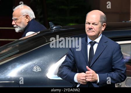 Neu-Delhi, Indien. Oktober 2024. NEW DELHI, INDIEN - 25. OKTOBER: Premierminister Narendra Modi mit Bundeskanzler Olaf Scholz im Hyderabad-Haus am 25. Oktober 2024 in Neu-Delhi, Indien. (Foto: Salman Ali/Hindustan Times/SIPA USA) Credit: SIPA USA/Alamy Live News Stockfoto