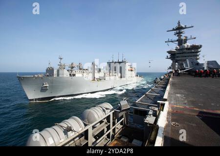 241006-N-AB116-6168 ZENTRALKOMMANDO der Vereinigten Staaten (6. Oktober 2024) das Trockenfrachtschiff der Lewis-Clark-Klasse USNS Amelia Earhart (T-AKE 6), sai Stockfoto