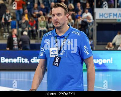 Nürnberg, Deutschland. Oktober 2024. Filip Jicha (THW Kiel, Trainer) als erster die Halle. HC Erlangen vs. THW Kiel, Handball, 1. Handball-Bundesliga, Saison 2024/2025, 8. Spieltag, 25.10.2024 Foto: Eibner/Ardan Fuessmann Credit: dpa/Alamy Live News Stockfoto