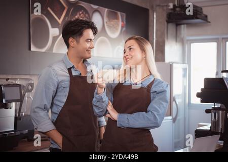 Das Café-Geschäft bringt Freude, Spaß und Stolz für junge Menschen, die ihr eigenes Geschäft führen möchten. Stockfoto