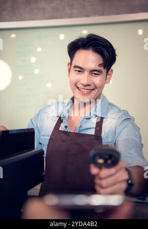 In heutigen Cafés wird Technologie eingesetzt, um sie sowohl für die Besitzer als auch für die Kunden bequemer zu machen. Als illu Stockfoto