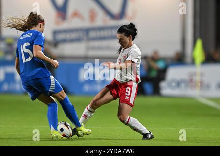 Roma, Italien. Oktober 2024. Stadio Tre Fontane, Roma, Italien - Alishia Cassar von Malta und Benedetta Glionna von Italien während des internationalen Freundschaftsfußballspiels, Italien gegen Malta, 25. Oktober 2024 (Foto: Roberto Ramaccia/SIPA USA) Credit: SIPA USA/Alamy Live News Stockfoto