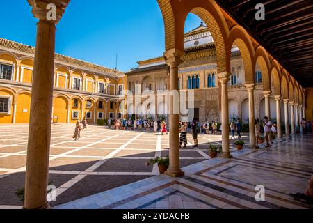 Innenhof im 10. Jahrhundert Real Alcazar (Königspalast), UNESCO-Weltkulturerbe, Sevilla, Andalusien, Spanien. Stockfoto