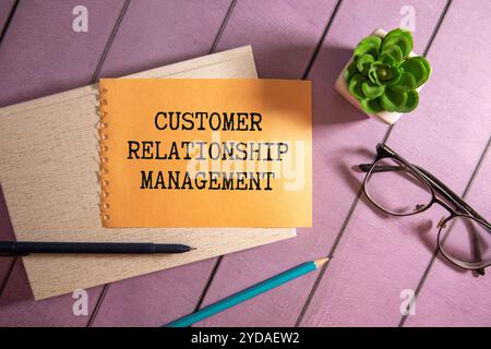 CRM – Akronym „Customer Relantionship Management“. Stockfoto