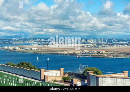 Blick auf und vom Fort Rosecrans National Cemetery. San Diego, Kalifornien, USA. Stockfoto