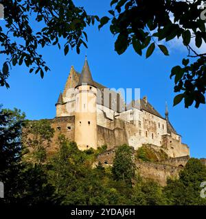 Burg Vianden, Hoehenburg ueber der Stadt, Vianden, Grossherzugtum Luxemburg, Europa Stockfoto