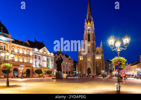 Novi Sad, Serbien - 29. Juni 2024: Der Freiheitsplatz ist der Hauptplatz in Novi Sad, Region Vojvodina in Serbien bei Sonnenaufgang Stockfoto