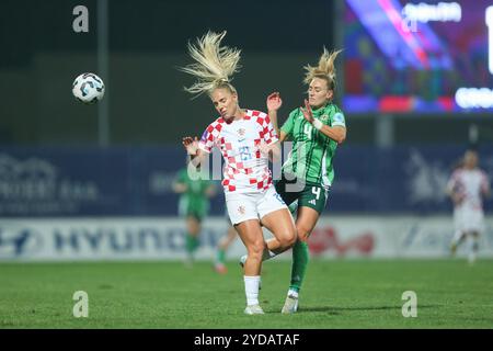 Varazdin. Oktober 2024. ANA Maria Markovic (L) aus Kroatien tritt am 25. Oktober 2024 im ersten Legspiel der Zusatzqualifikationen der Fußball-Europameisterschaft der Frauen zwischen Kroatien und Nordirland in Varazdin, Kroatien, an. Quelle: Luka Batelic/PIXSELL über Xinhua/Alamy Live News Stockfoto