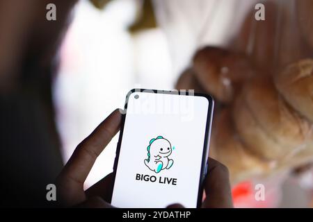 Dhaka, Bangladesch, 13. Juli 2024: Das Bigo Live-Logo wird auf dem Smartphone angezeigt. Stockfoto