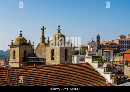 Die Dächer der Altstadt, Porto, Portugal. Stockfoto