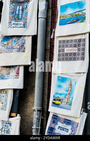 Souvenirs Stofftaschen, Kunsthandwerk, Porto, Portugal. Stockfoto