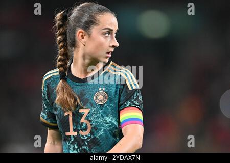 Sara Dabritz (13) während des internationalen Freundschaftsspiels zwischen England Frauen und Deutschland im Wembley Stadium, London am Freitag, den 25. Oktober 2024. (Foto: Kevin Hodgson | MI News) Credit: MI News & Sport /Alamy Live News Stockfoto