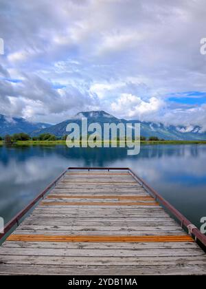 Dock am Pend Oreille Lake in Idaho. Stockfoto