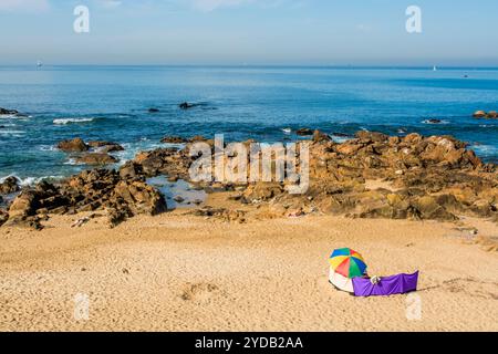 Praia de Castelo do Queijo (Käsestrand) in der Nähe von Saint Francis Xavier Fort (Castelo do Queijo, Porto, Portugal. Stockfoto