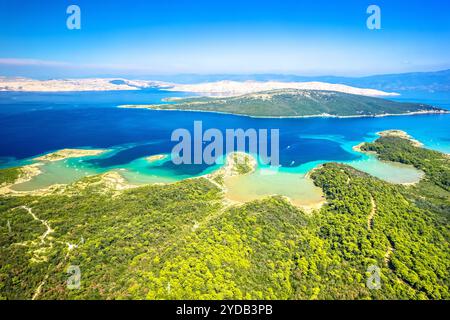 Insel Rab idyllische türkisfarbene Küste in der Nähe von Lopar aus der Vogelperspektive Stockfoto