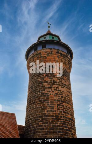 Blick auf den Sinwell-Turm der Nürnberger Burg, Deutschland. Stockfoto