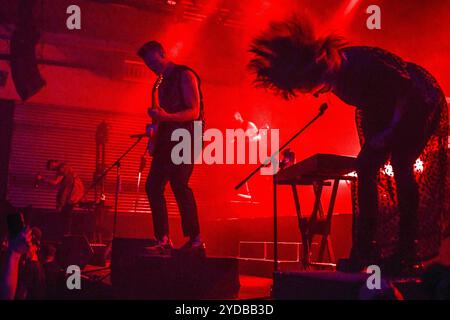 Buenos Aires, Argentinien (25. Oktober 2024). Die kanadische Rockband Mother Mother spielt live in Complejo Art Media Credit: Mariano Garcia/Alamy Live News Stockfoto