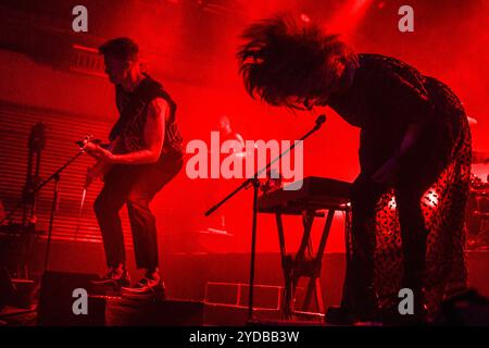 Buenos Aires, Argentinien (25. Oktober 2024). Die kanadische Rockband Mother Mother spielt live in Complejo Art Media Credit: Mariano Garcia/Alamy Live News Stockfoto