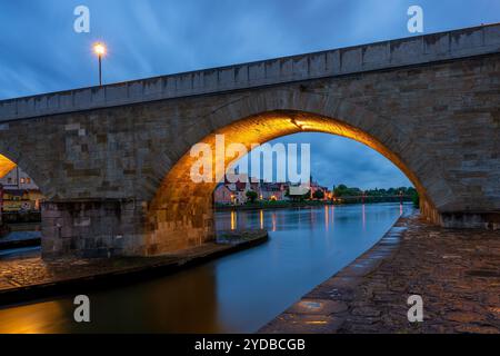 Panoramablick auf die Regensburger Altstadt an der Donau in Deutschland. Stockfoto