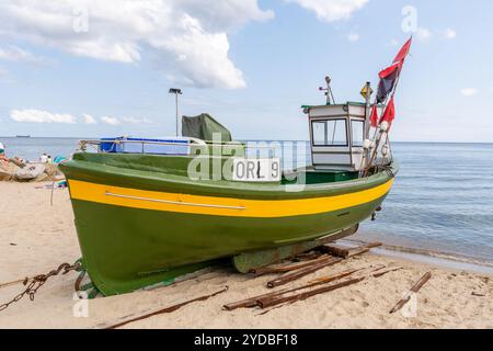 Fischerboot am Strand in Gdynia-Orlowo (Polen) Stockfoto