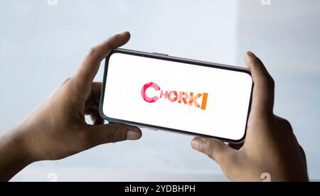 Dhaka, Baangladesch - 27. Juli 2024: Das Chorki-Logo wird auf dem Smartphone angezeigt. Chorki ist ein Bangladeschischer Streaming-Service, der Ori anbietet Stockfoto