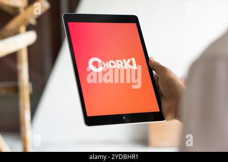 Dhaka, Baangladesch - 27. Juli 2024: Das Chorki-Logo wird auf dem iPad angezeigt. Chorki ist ein Bangladeschischer Streaming-Service, der Original anbietet Stockfoto