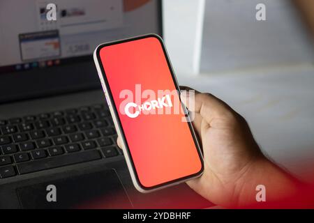 Dhaka, Baangladesch - 27. Juli 2024: Das Chorki-Logo wird auf dem Smartphone angezeigt. Chorki ist ein Bangladeschischer Streaming-Service, der Ori anbietet Stockfoto