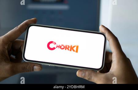 Dhaka, Baangladesch - 27. Juli 2024: Das Chorki-Logo wird auf dem Smartphone angezeigt. Chorki ist ein Bangladeschischer Streaming-Service, der Ori anbietet Stockfoto