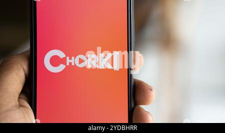 Dhaka, Baangladesch - 27. Juli 2024: Das Chorki-Logo wird auf dem Smartphone angezeigt. Chorki ist ein Bangladeschischer Streaming-Service, der Ori anbietet Stockfoto