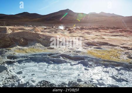 Sol de MaÃ±ana - einzigartiges Geysirfeld und Geothermiegebiet auf einer Höhe von 5000 Metern im Altiplano von Bolivien Stockfoto