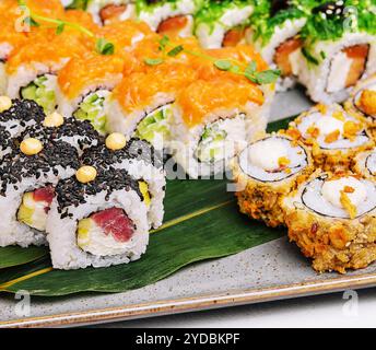 Vier verschiedene Arten von Sushi-Rollen Stockfoto