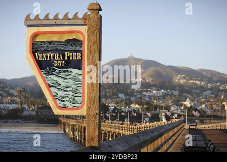 Schild von Ventura Pier am Pier Stockfoto