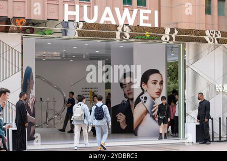 Vorderansicht eines Huawei Pop-up-Stores in Peking, China, gesehen am Wesnesday, 1. Mai 2024. Huawei ist ein chinesisches Technologieunternehmen. Stockfoto