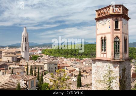 Blick auf die Kirche Sant Feliu von den Mauern von Girona, Girona, Spanien Stockfoto