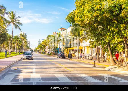 Der Blick auf die berühmte Ocean Drive Street am Morgen in Miami South Beach in Florida Stockfoto