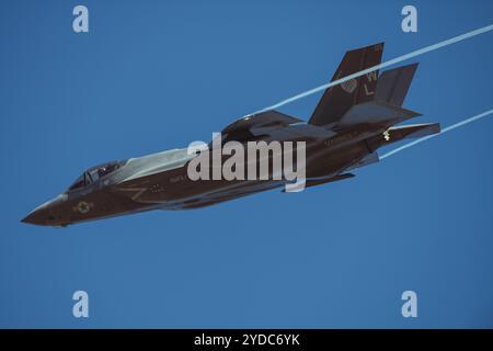 Ein U.S. Marine Corps F-35C Lightning II von Marine Fighter Attack Squadron 311, Marine Corps Air Station Oceana, Kalifornien, startet zu einem Training Stockfoto