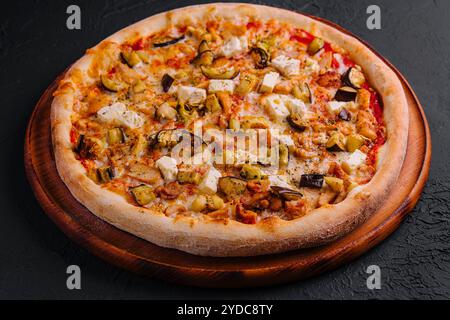 Gesundes Gemüse vegetarische Pizza mit gegrillten Zucchini und Auberginen-Scheiben Stockfoto