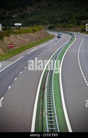 Autobahn durch Frankreich im Sommer Stockfoto