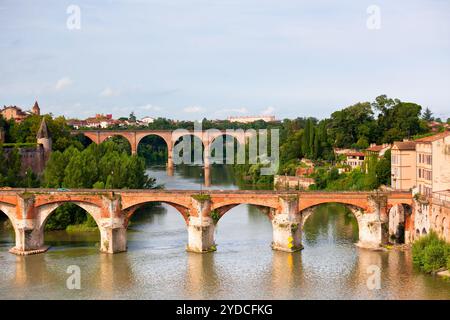 Blick auf die August-Brücke in Albi, Frankreich. Horizontalen Schuss Stockfoto