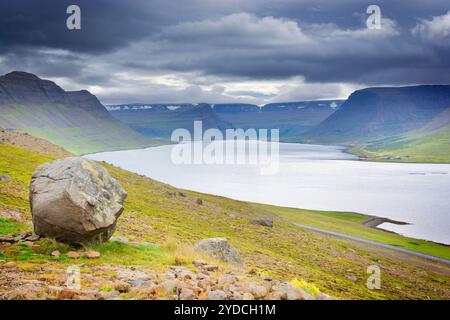 Blick vom Aussichtspunkt Tröð auf Álftafjörður in den Westfjorden, Island Stockfoto