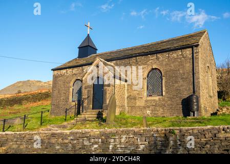 St James Chapel im Longdendale Valley, North Derbyshire, England. Eine kleine Kirche an einem abgelegenen Hügel. Stockfoto