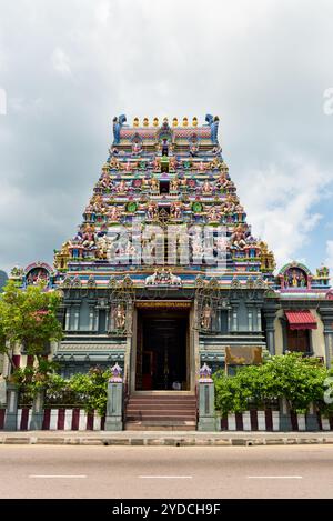 SEYCHELLEN, VICTORIA - 18. JANUAR: Fassade eines hindu-Tempels in Victoria, Mahe, Seychellen am 18. Januar 2015 Stockfoto