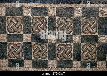 Trier Deutschland 3. Oktober 2024 Rheinisches Landesmuseum Trier, archäologisches Museum. Ausstellungen römischer Antiquitäten. Geometrische Muster n.b., Fotos, die mit Genehmigung der Museumsbehörden nach Vorlage des Presseausweises aufgenommen wurden. Stockfoto