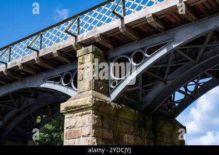 Gauner o' Lune in Lancashire, Nordengland. Ein beliebter Ort für Spaziergänge, an dem sich der Fluss Lune in eine Hufeisenform mündet, die von Brücken überspannt wird. Stockfoto